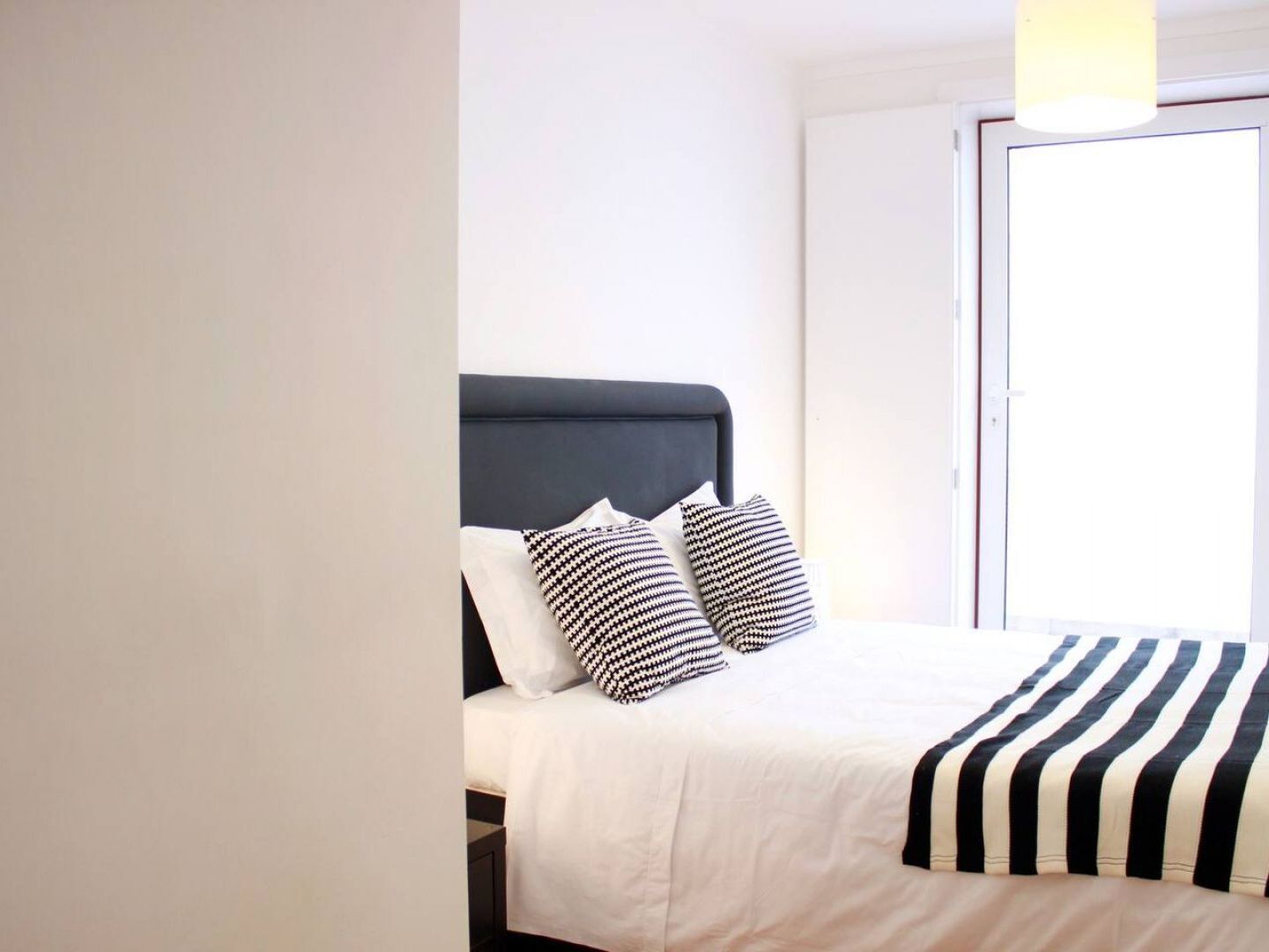 Joivy Modern 1-Bed Apt With Terrace, Moments From Sao Bento Palace Lisboa المظهر الخارجي الصورة