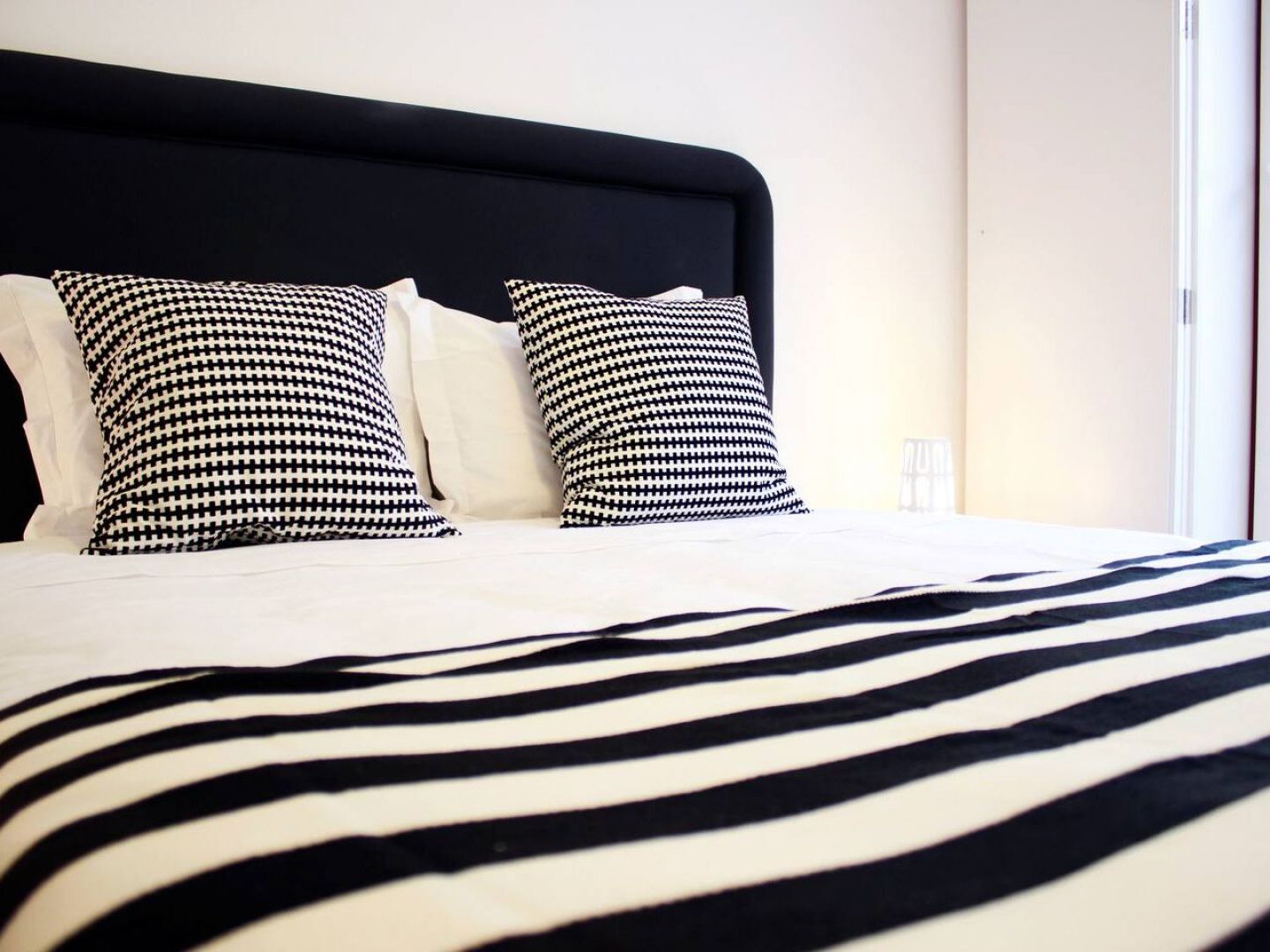 Joivy Modern 1-Bed Apt With Terrace, Moments From Sao Bento Palace Lisboa المظهر الخارجي الصورة